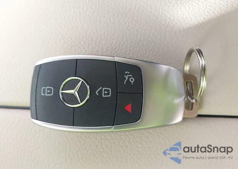 2021 Mercedes-Benz C 300 4Matic z USA, uszkodzony, nr VIN W1KWF8EB6MR644756